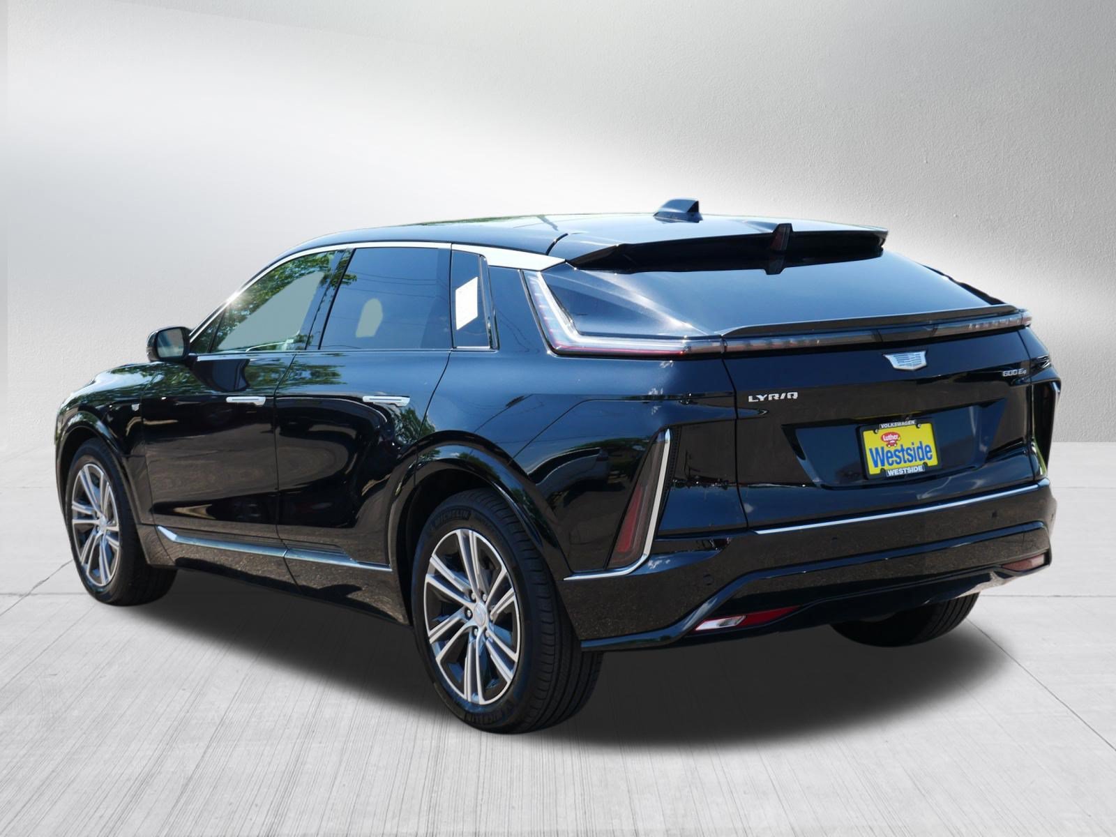Used 2024 Cadillac Lyriq Luxury AWD/4WD image 5