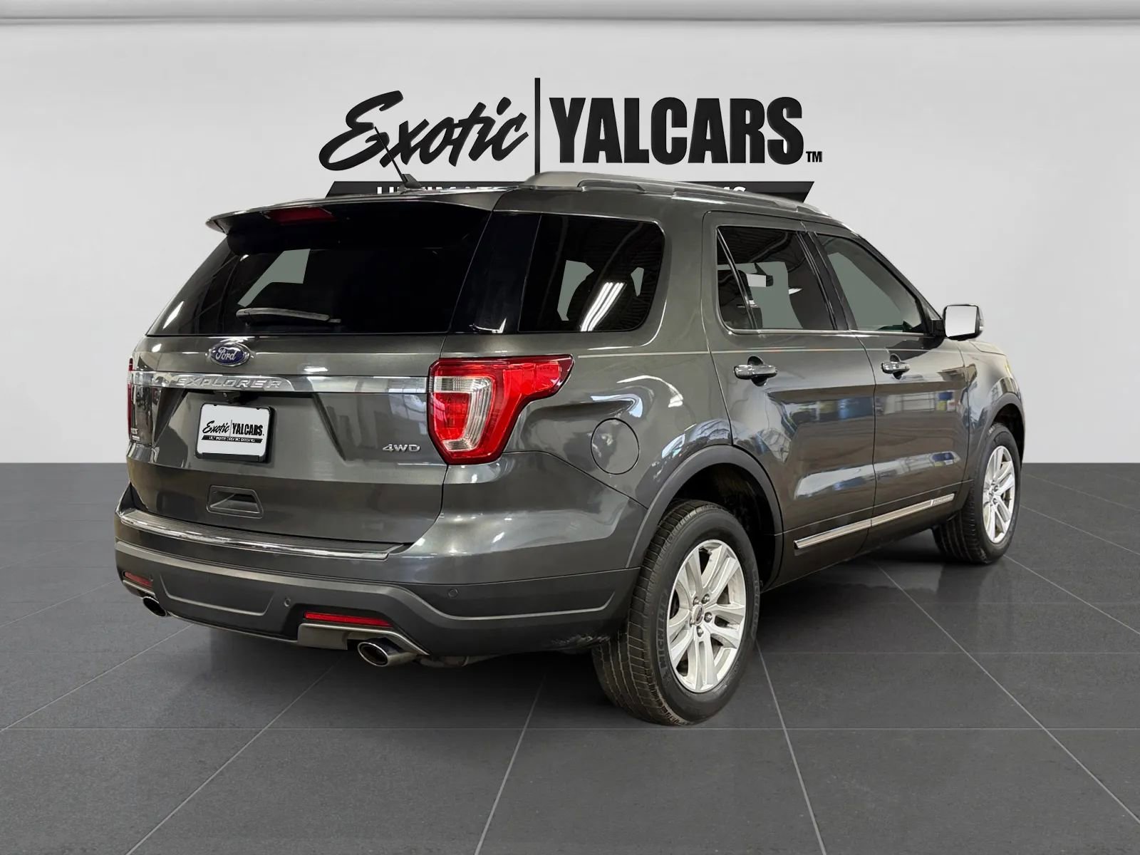 Used 2018 Ford Explorer XLT w/ Equipment Group 201A image 5
