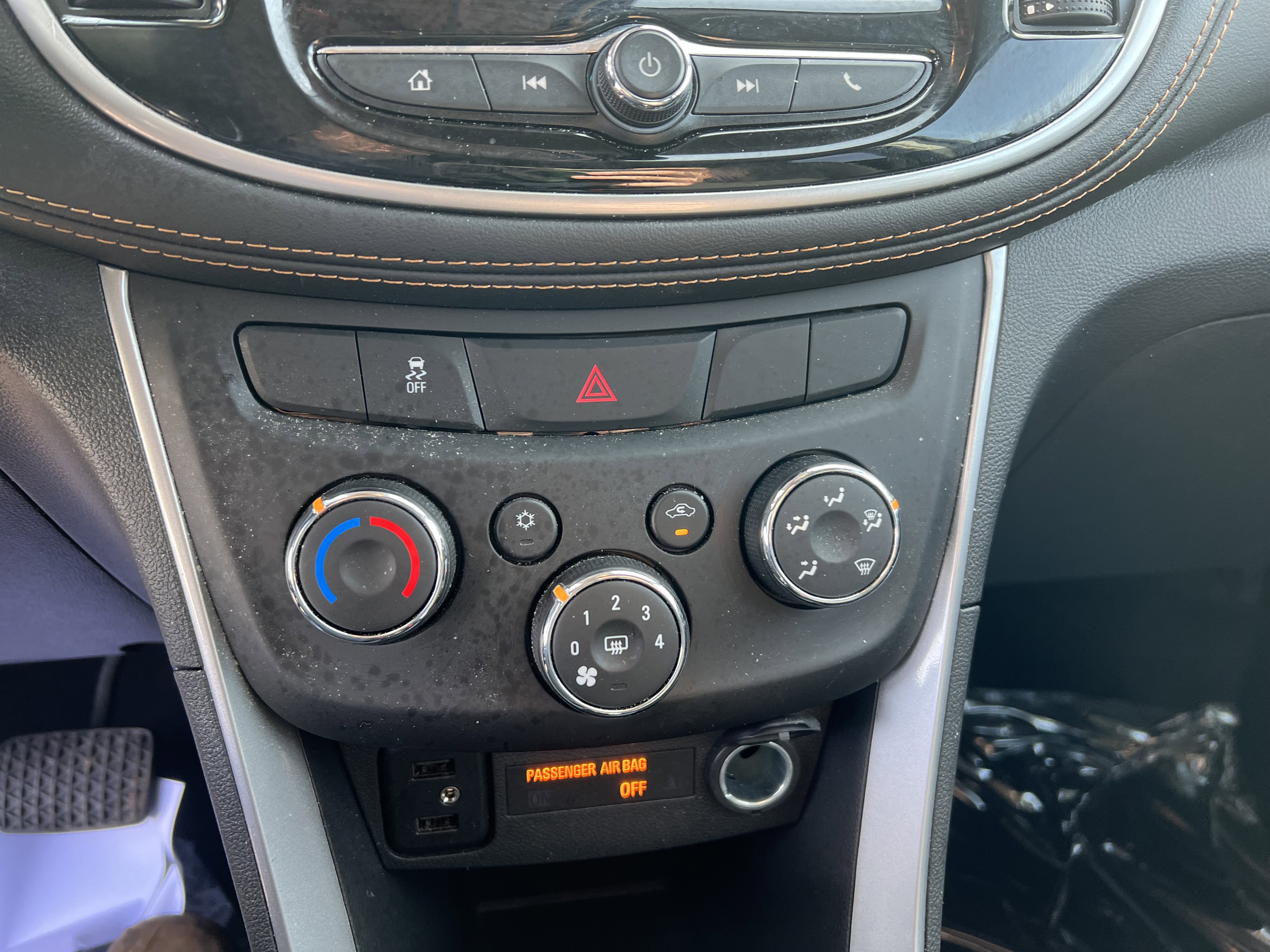 Certified 2022 Chevrolet Trax LT w/ LT Convenience Package image 23