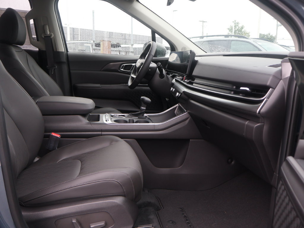 New 2027 Kia Carnival SX w/ Dark Edition Package FWD image 10