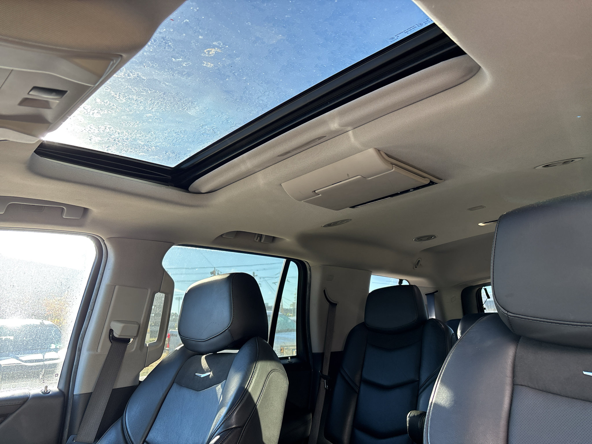 Used 2018 Cadillac Escalade Premium Luxury AWD/4WD image 16