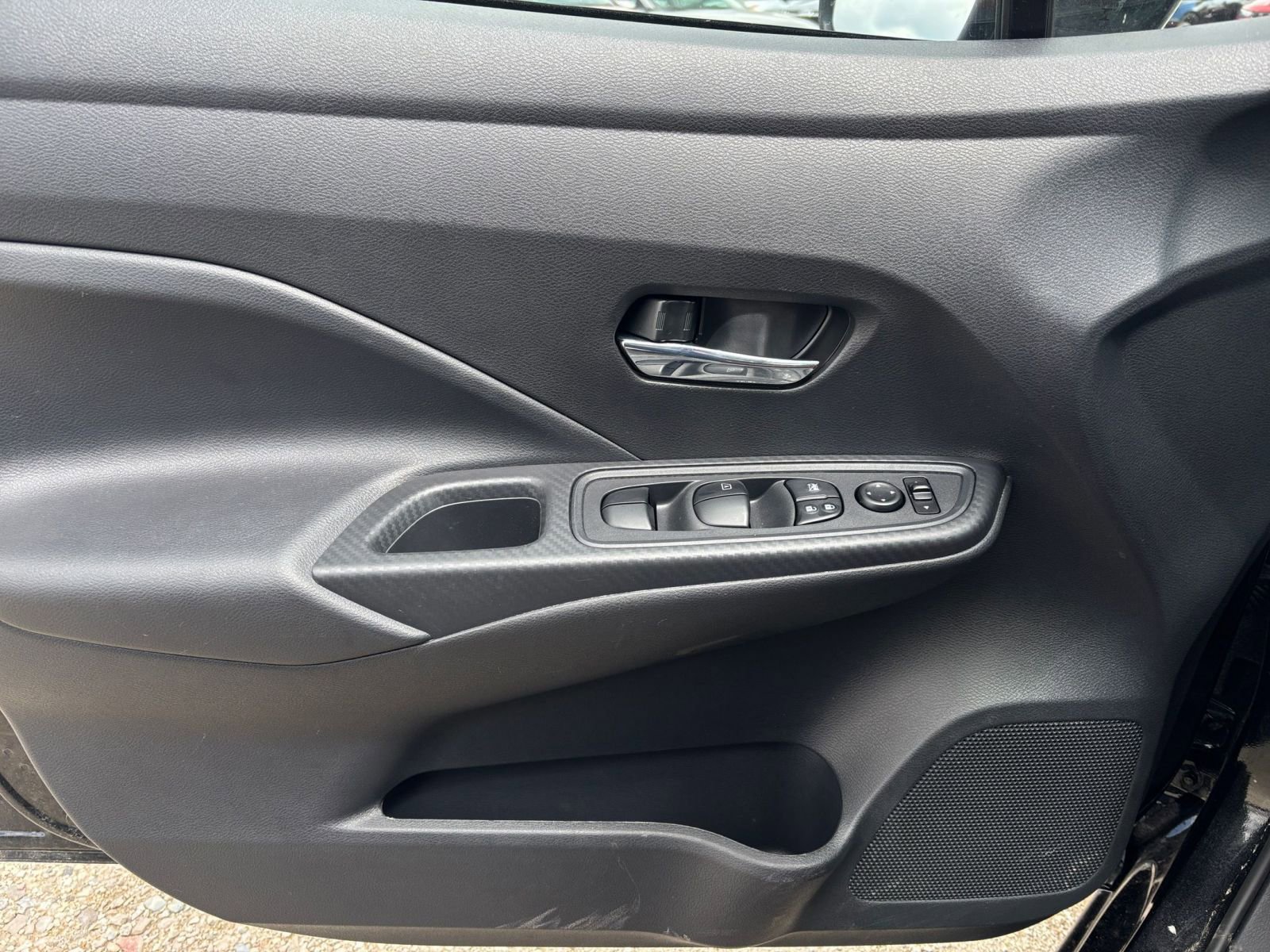 Used 2025 Nissan Versa SV FWD image 18