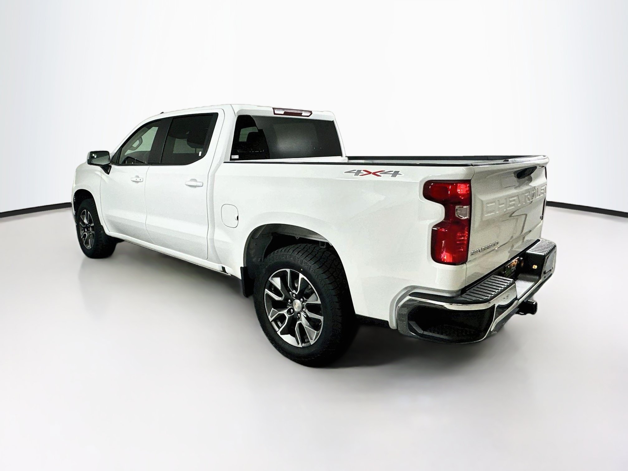 Used 2024 Chevrolet Silverado 1500 LT AWD/4WD image 5