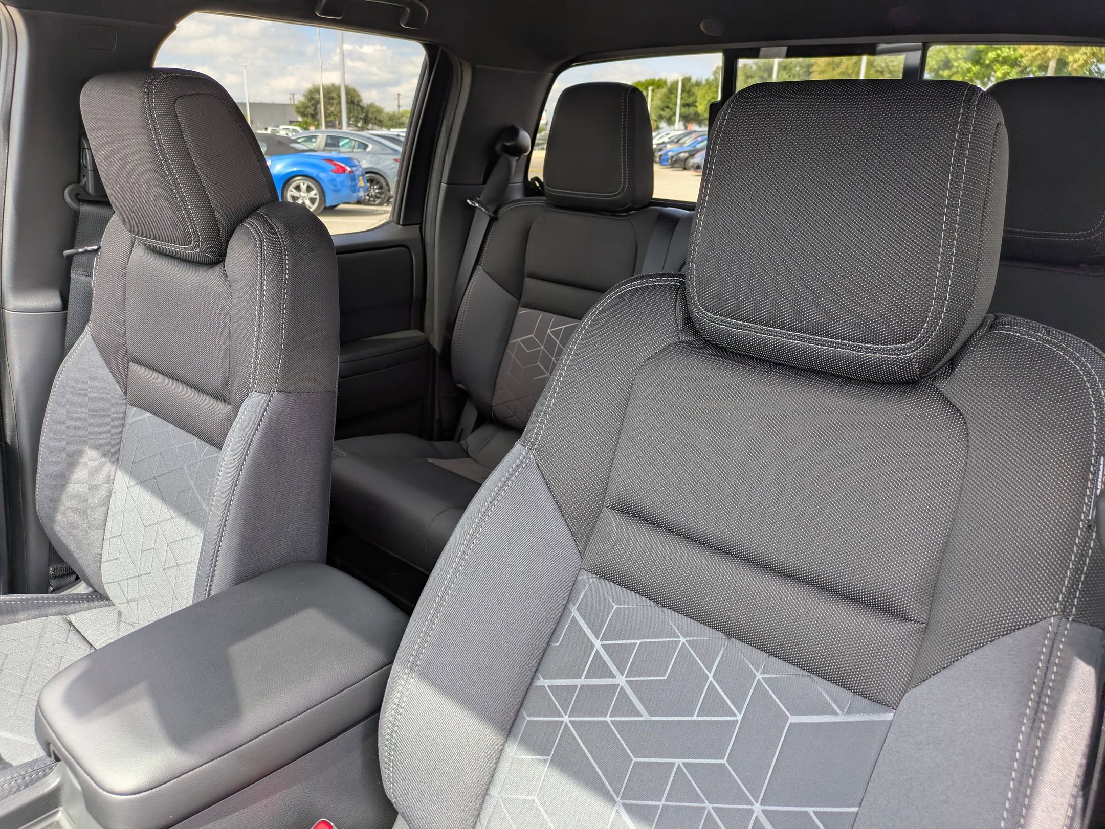 New 2026 Nissan Frontier SV image 9