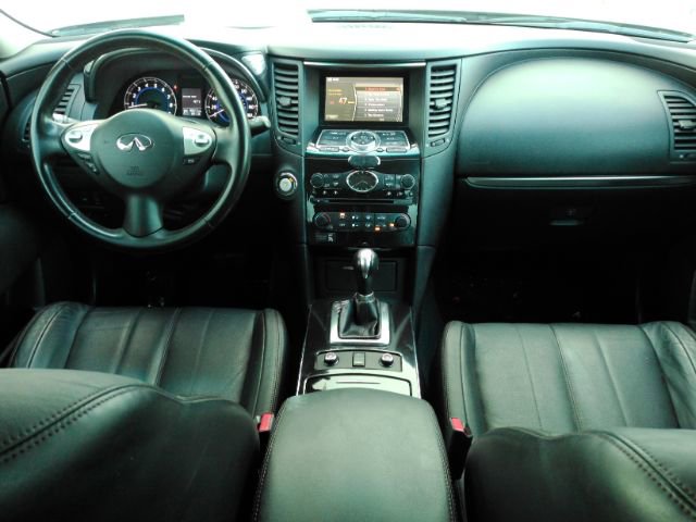 Used 2017 INFINITI QX70 AWD image 3