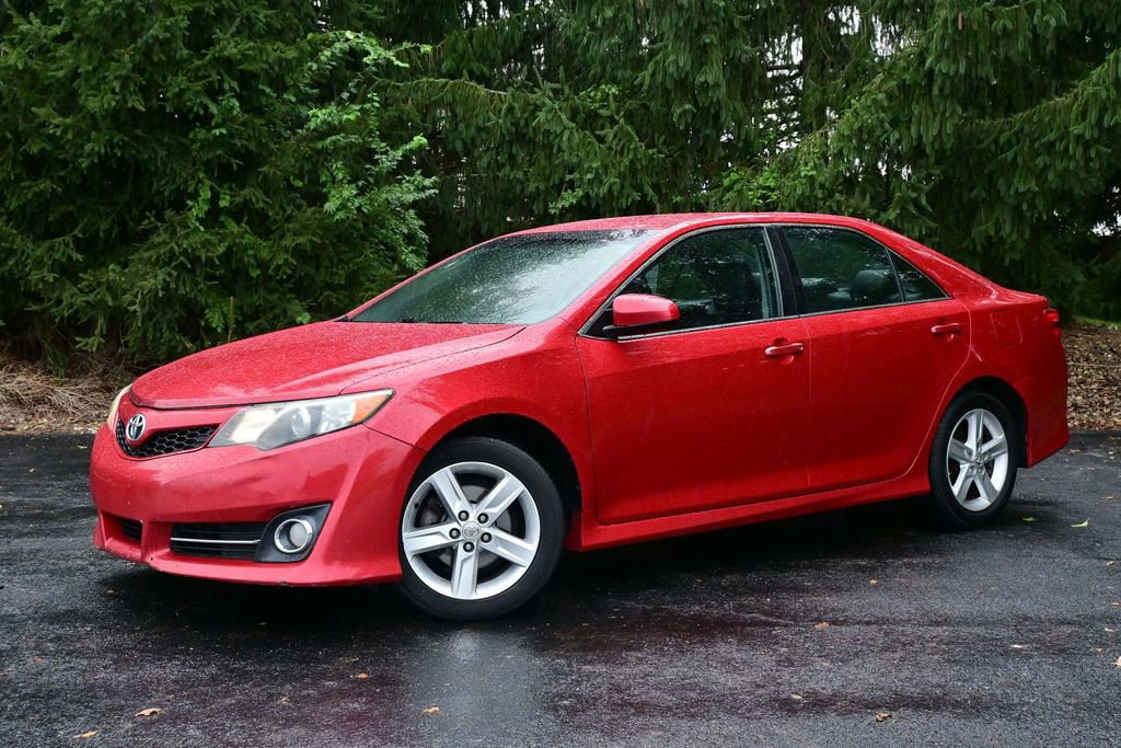 Used 2013 Toyota Camry SE FWD image 2