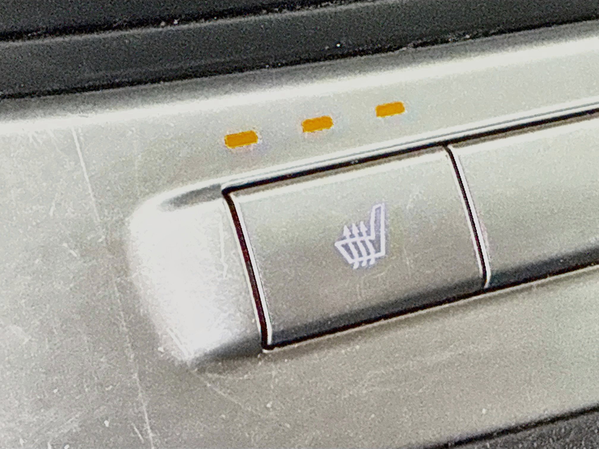 Used 2025 Kia Carnival FWD image 25