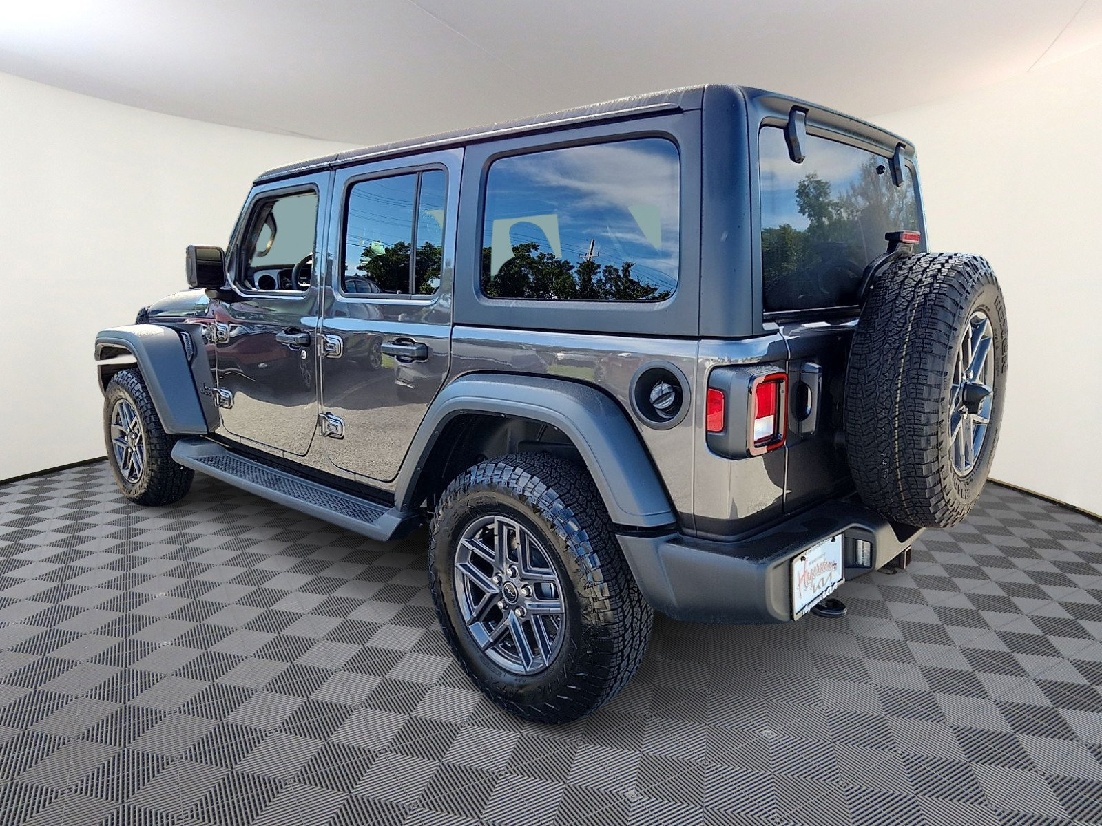 Used 2026 Jeep Wrangler Unlimited Sport AWD/4WD image 4