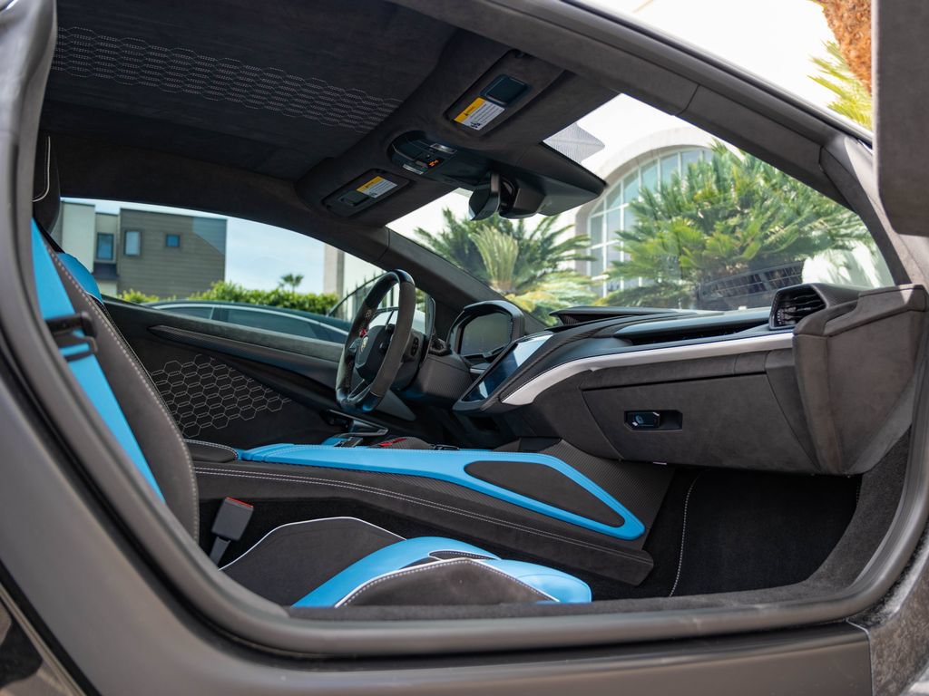 Used 2025 Lamborghini Revuelto AWD/4WD image 8