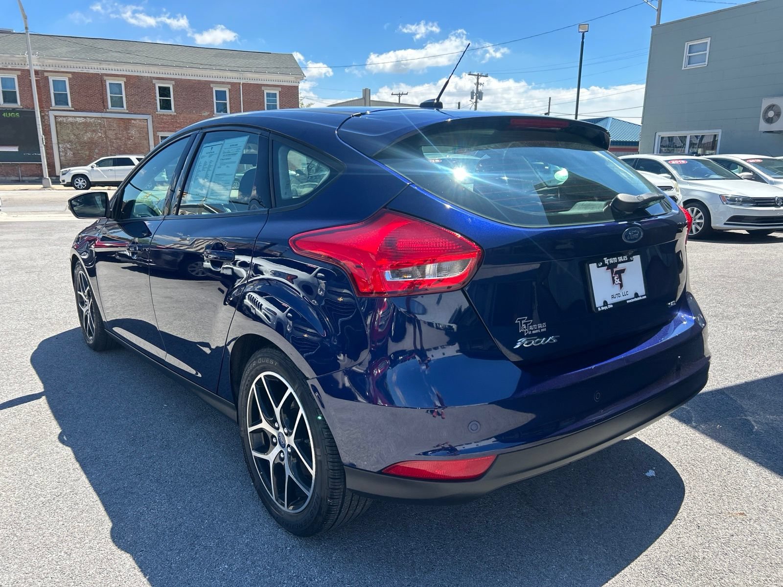 Used 2017 Ford Focus SEL FWD image 2