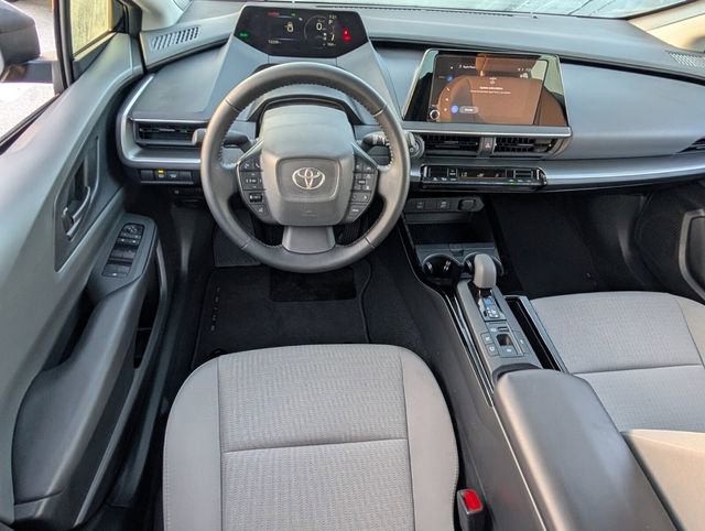 Used 2025 Toyota Prius LE image 8