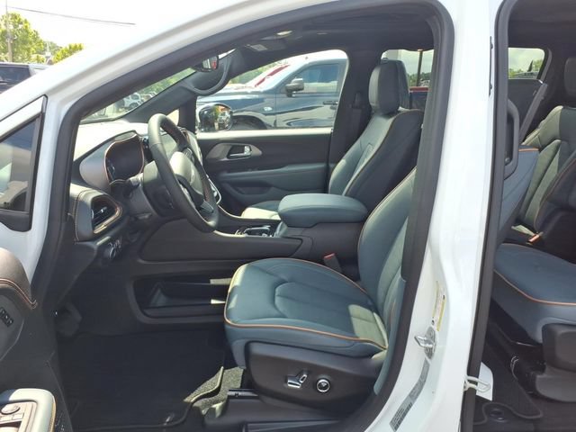 New 2027 Chrysler Pacifica Pinnacle FWD image 6