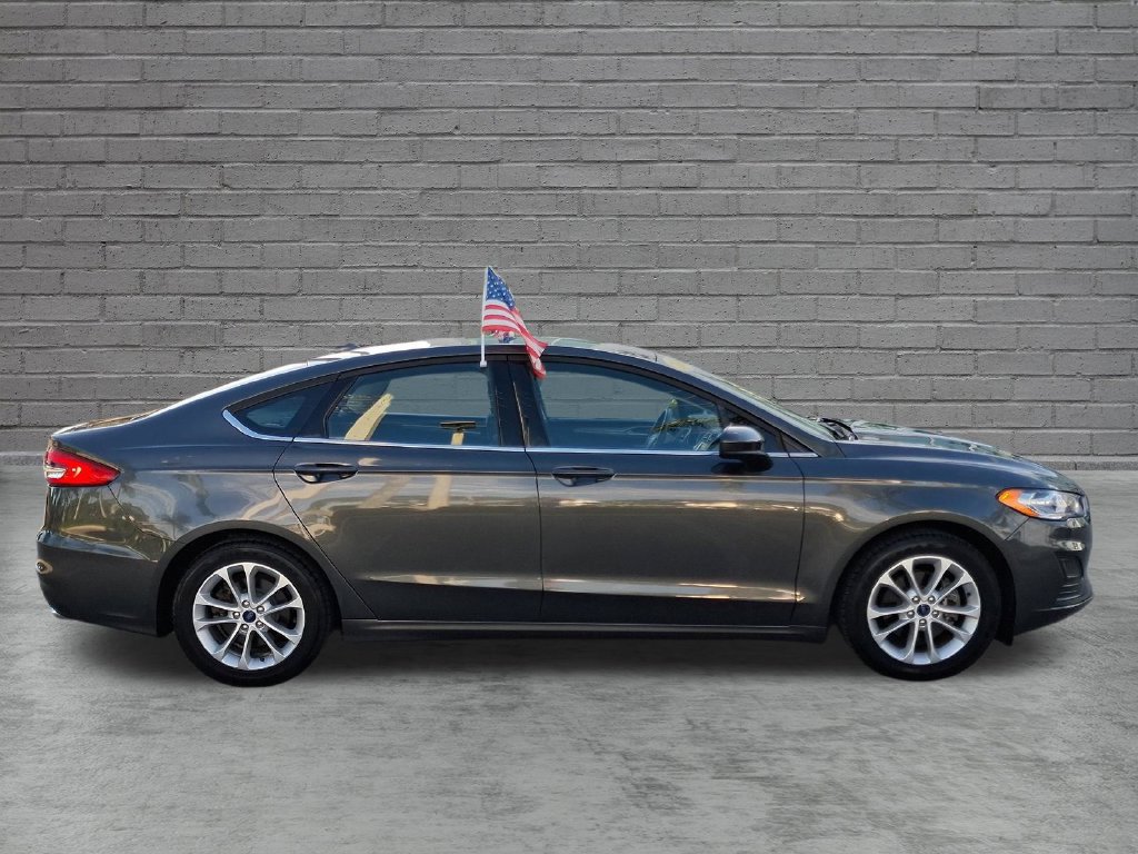 Used 2019 Ford Fusion SE FWD image 11