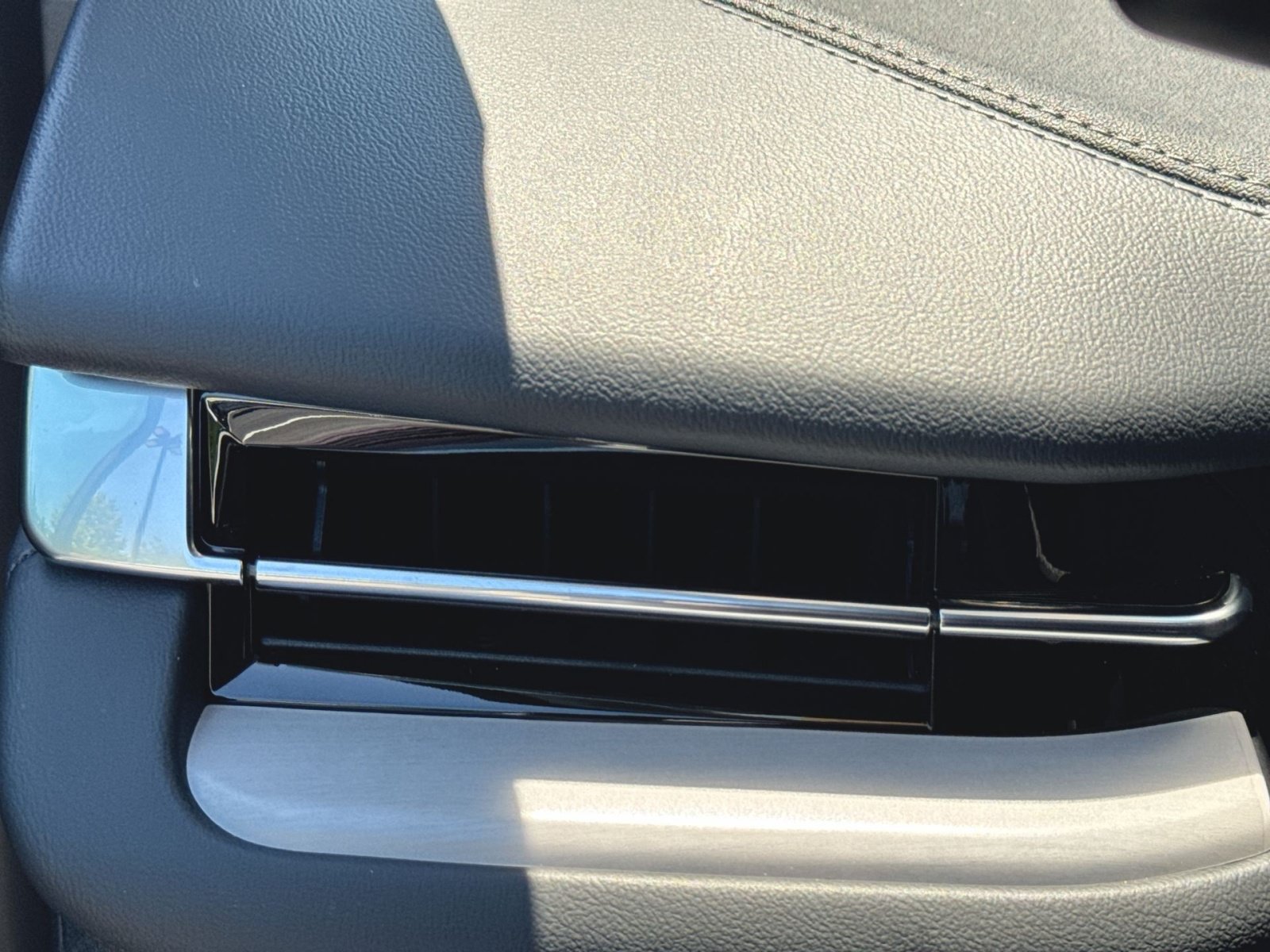 Used 2025 Lincoln Navigator Reserve AWD/4WD image 22