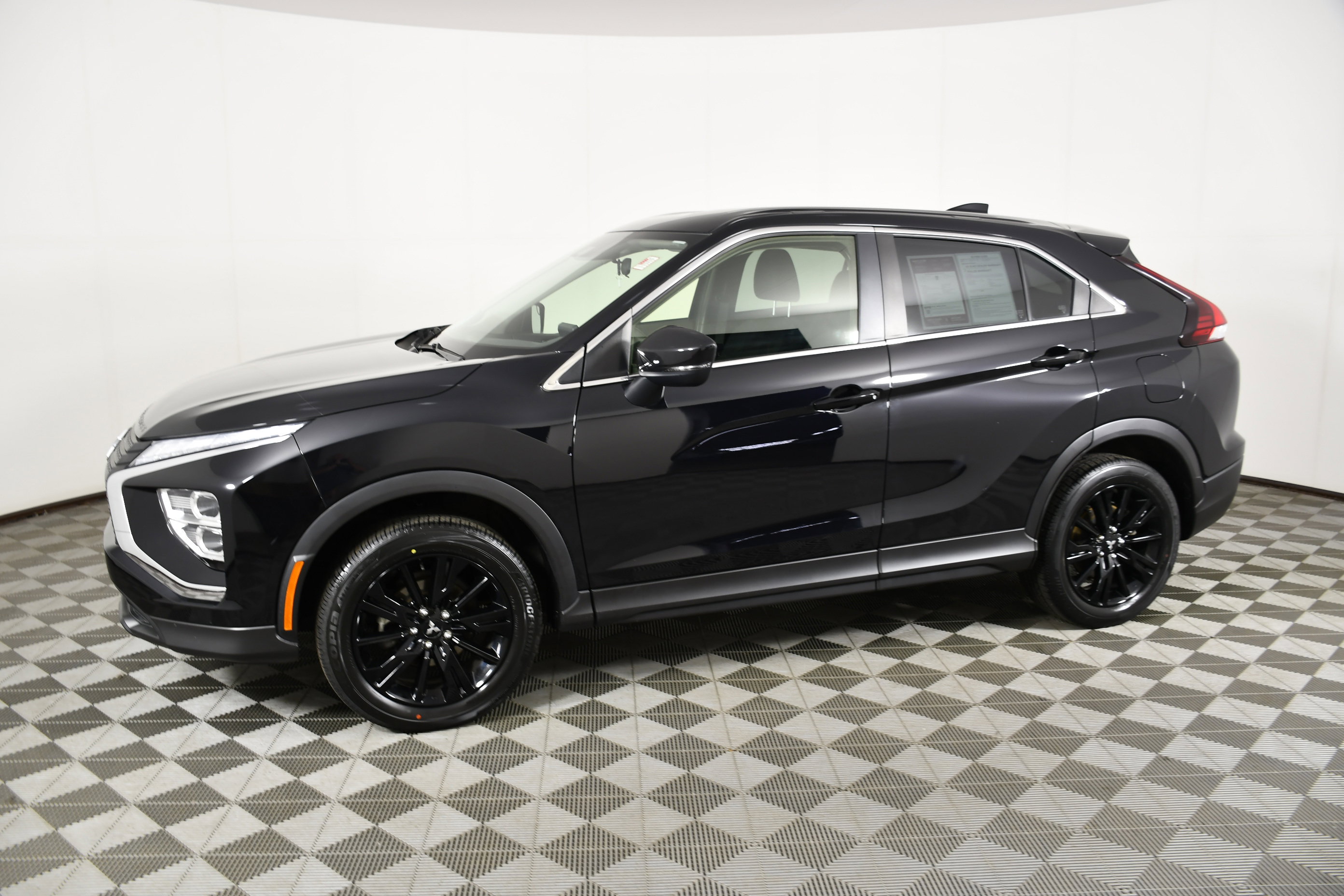 Used 2023 Mitsubishi Eclipse Cross LE AWD/4WD image 9