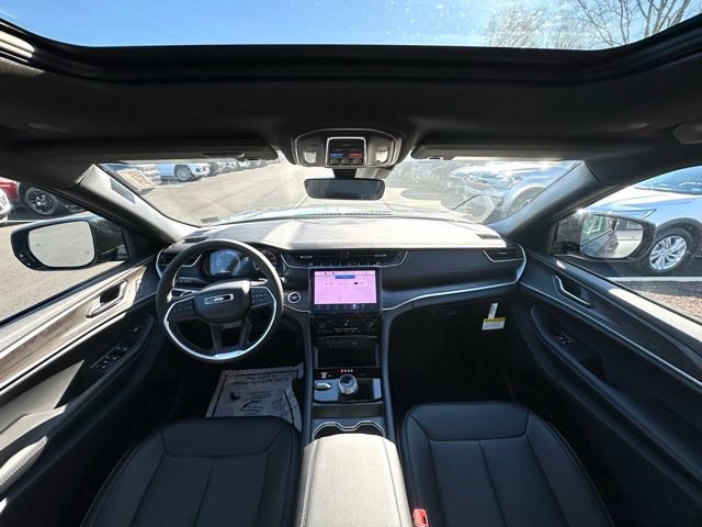 New 2025 Jeep Grand Cherokee L Limited AWD/4WD image 2