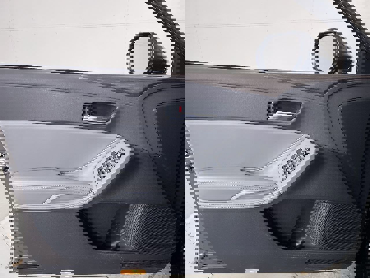 Used 2019 Toyota Avalon XLE w/ Moonroof Package image 10