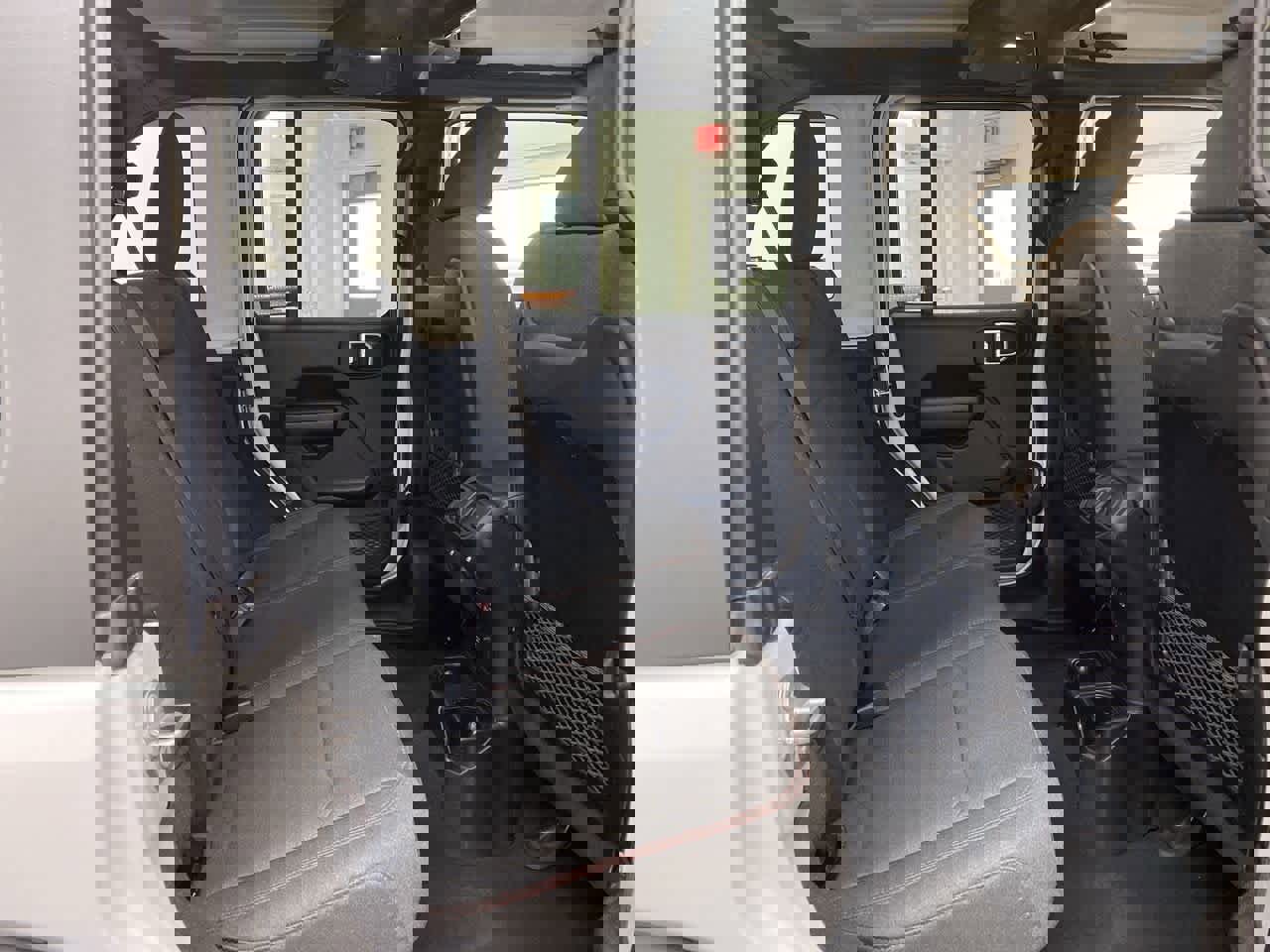 Used 2025 Jeep Wrangler Unlimited Rubicon image 18