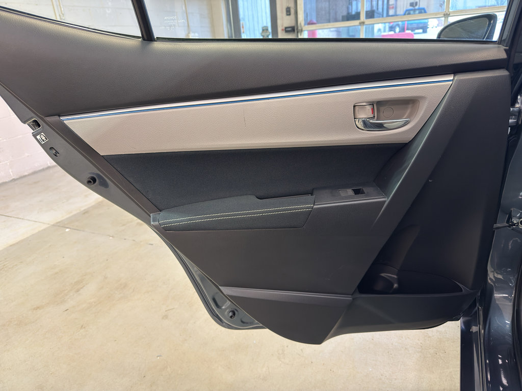 Used 2015 Toyota Corolla LE image 28