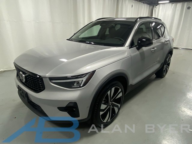 Used 2025 Volvo XC40 B5 Plus