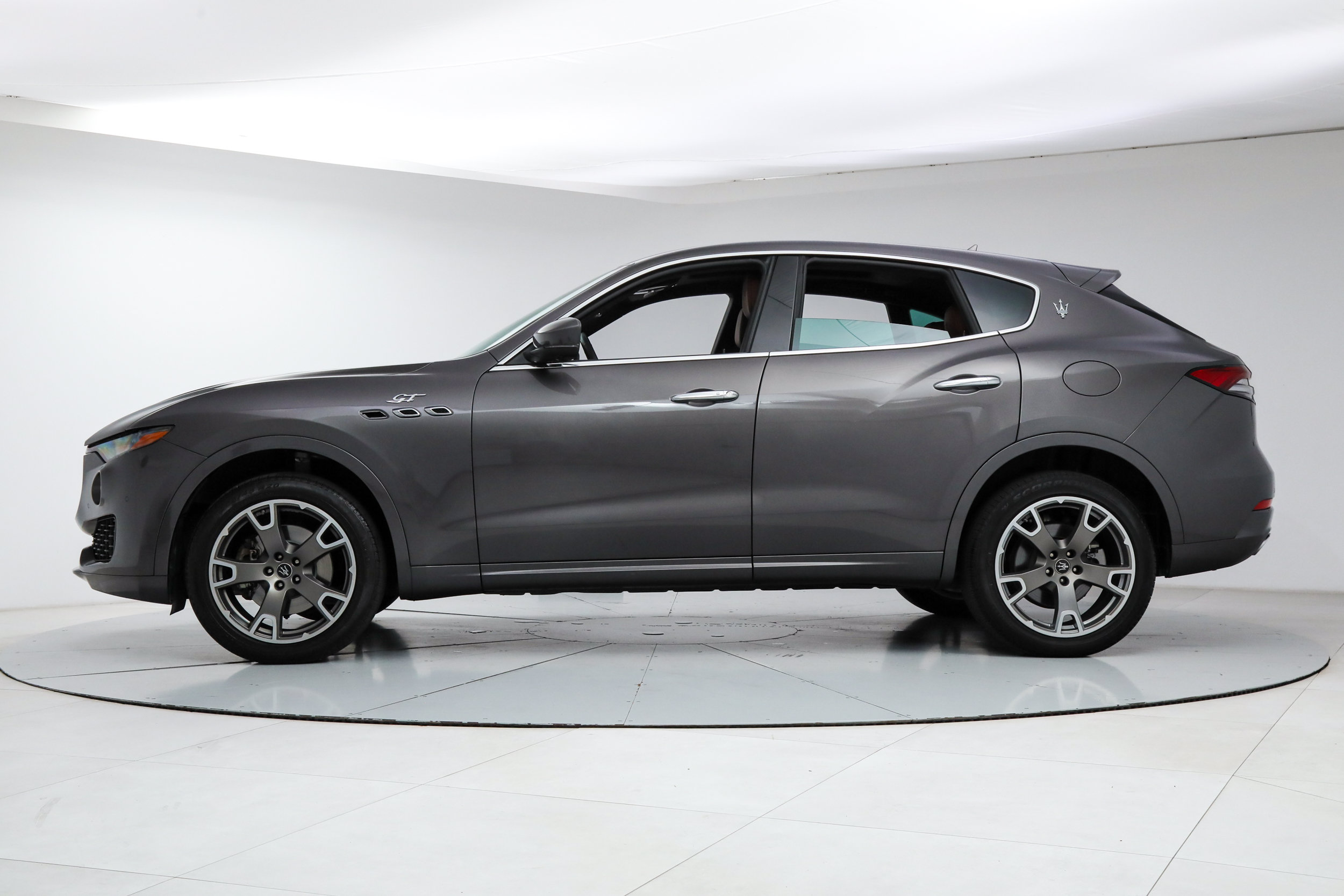 Used 2023 Maserati Levante GT AWD/4WD image 2