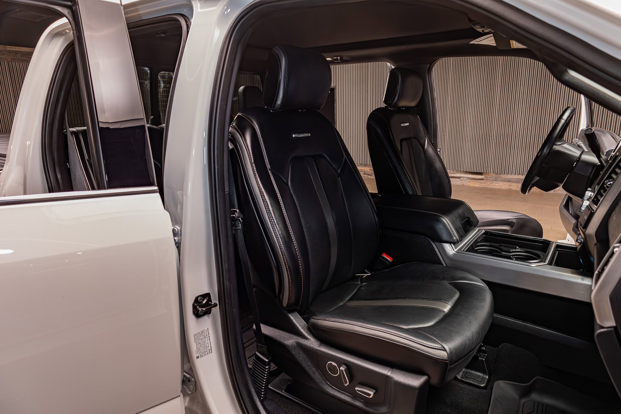 Used 2020 Ford F450 Platinum w/ FX4 Off-Road Package image 26