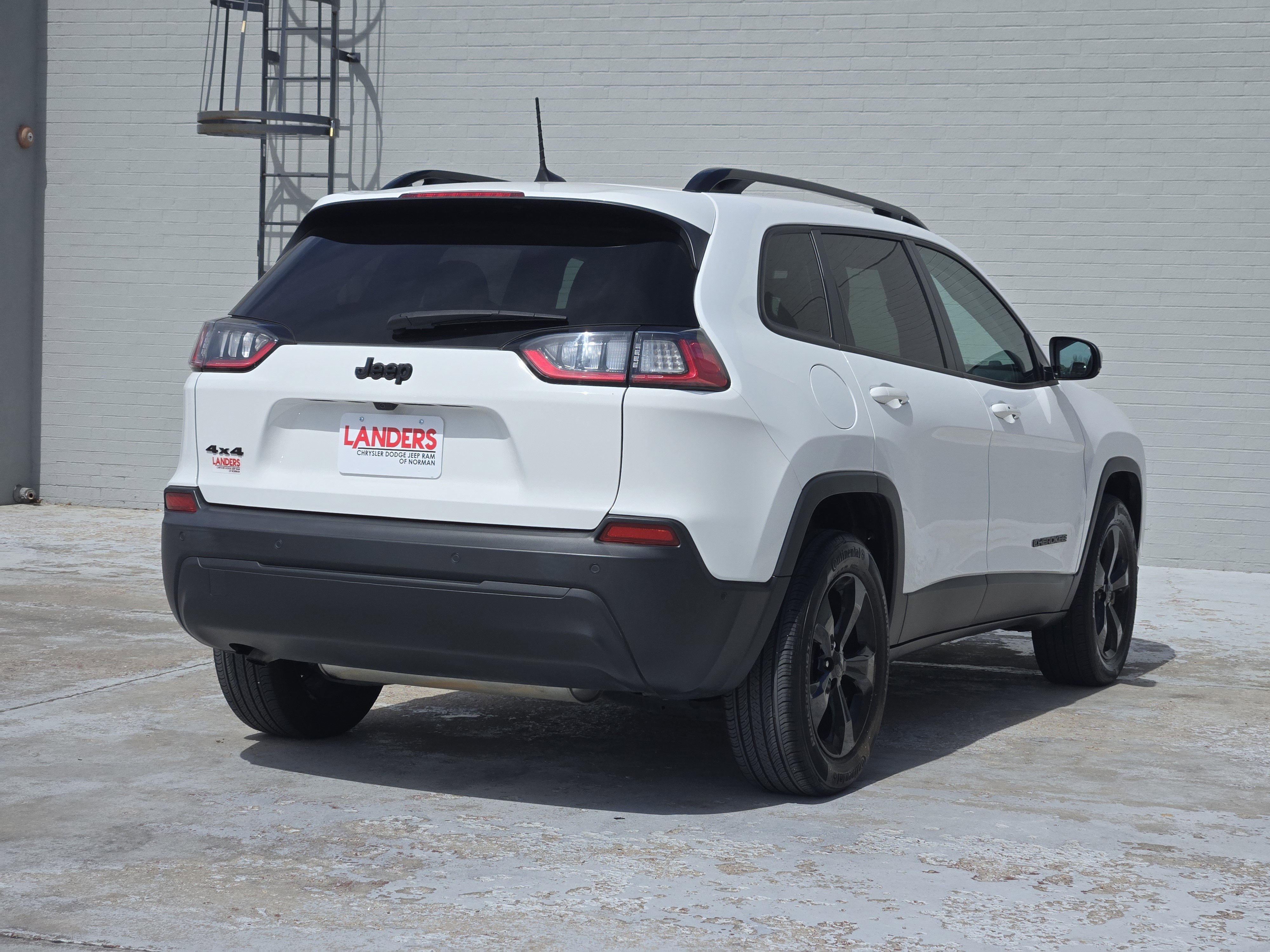 Used 2023 Jeep Cherokee Altitude Lux w/ Lux Elite Package image 8