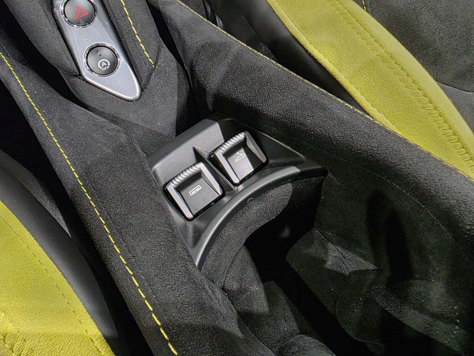 Used 2025 McLaren 750S Spider image 16