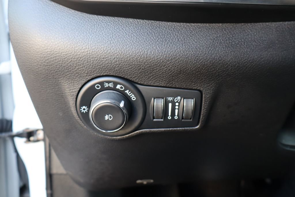 Used 2024 Jeep Compass Limited image 13