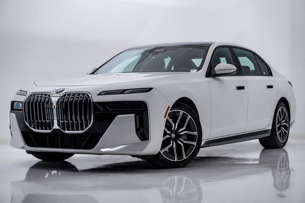 Used 2025 BMW 740i xDrive image 1