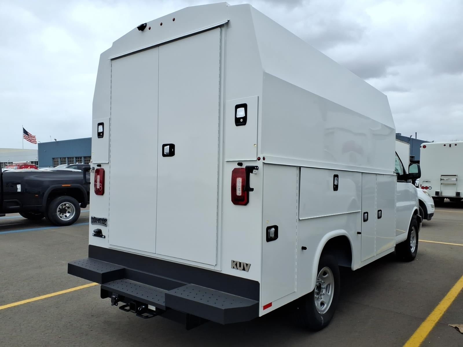 New 2024 Chevrolet Express 3500 w/ Power Convenience Package RWD image 4