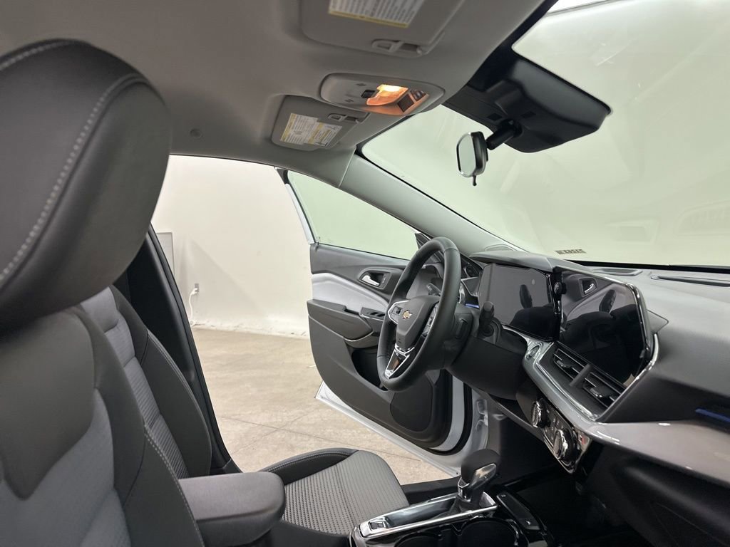 New 2026 Chevrolet Trax LT w/ Driver Confidence Package image 18