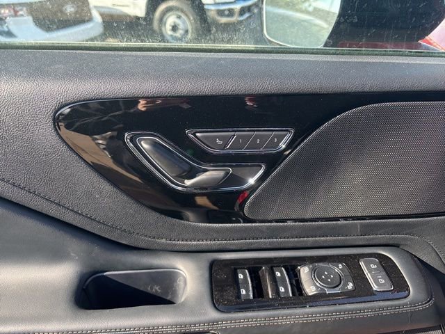 New 2026 Lincoln Aviator AWD w/ Jet Appearance Package image 14