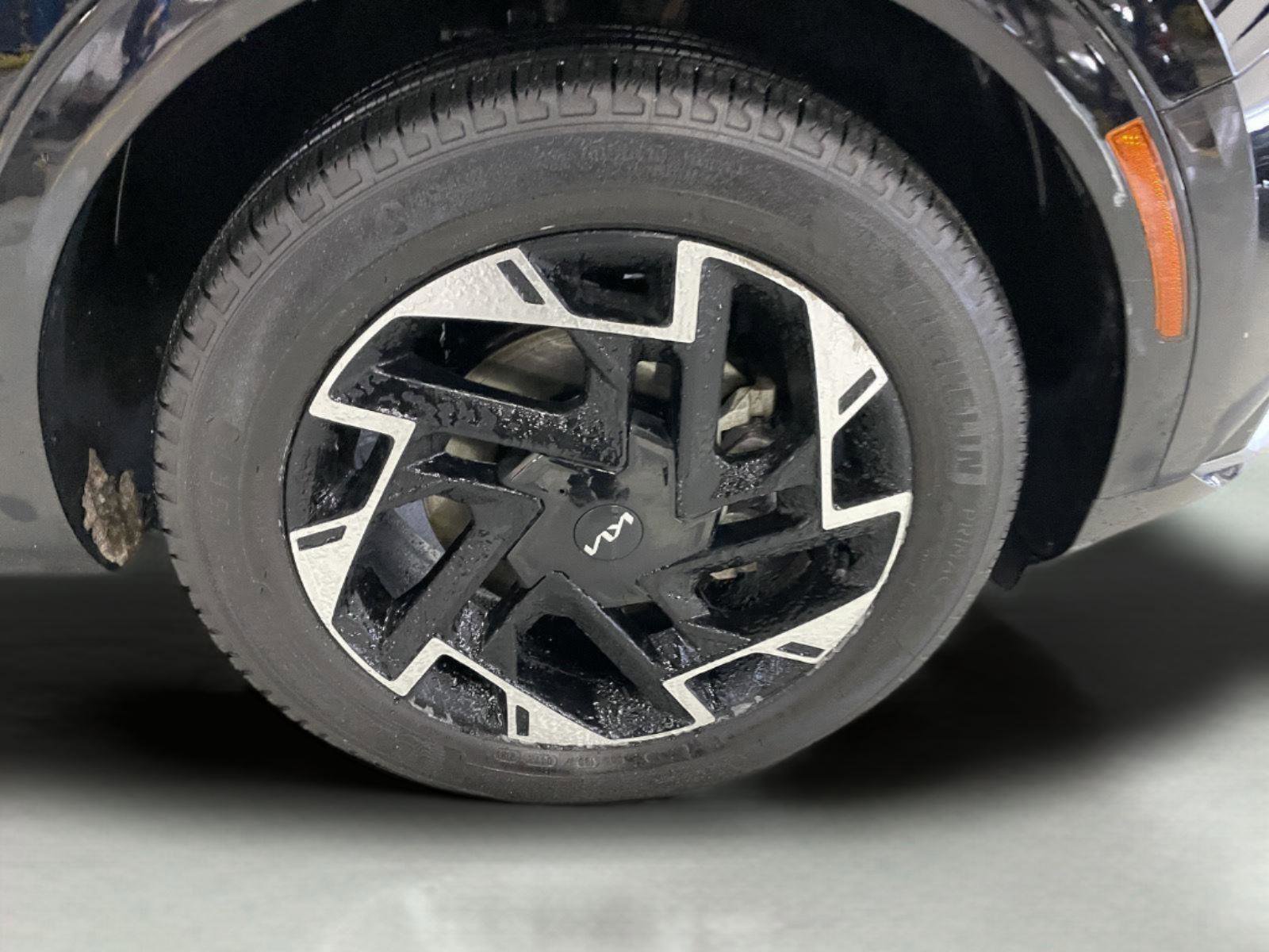 Used 2023 Kia Sportage SX image 11