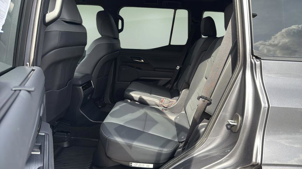 Used 2025 Lexus GX 550 w/ Accessory Package (Z1) image 15