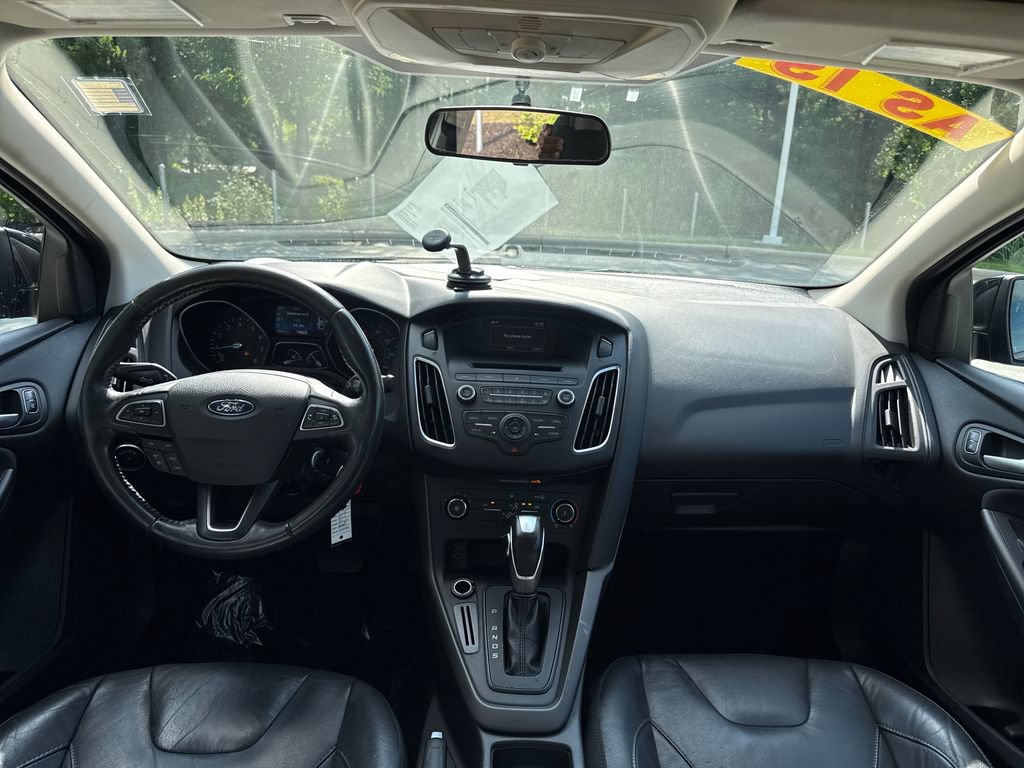 Used 2016 Ford Focus SE w/ Equipment Group 201A FWD image 16
