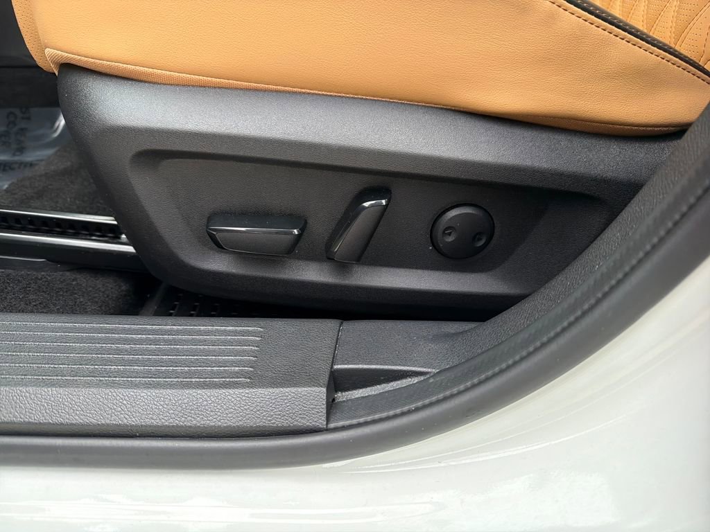 Used 2023 Nissan Rogue Platinum image 16