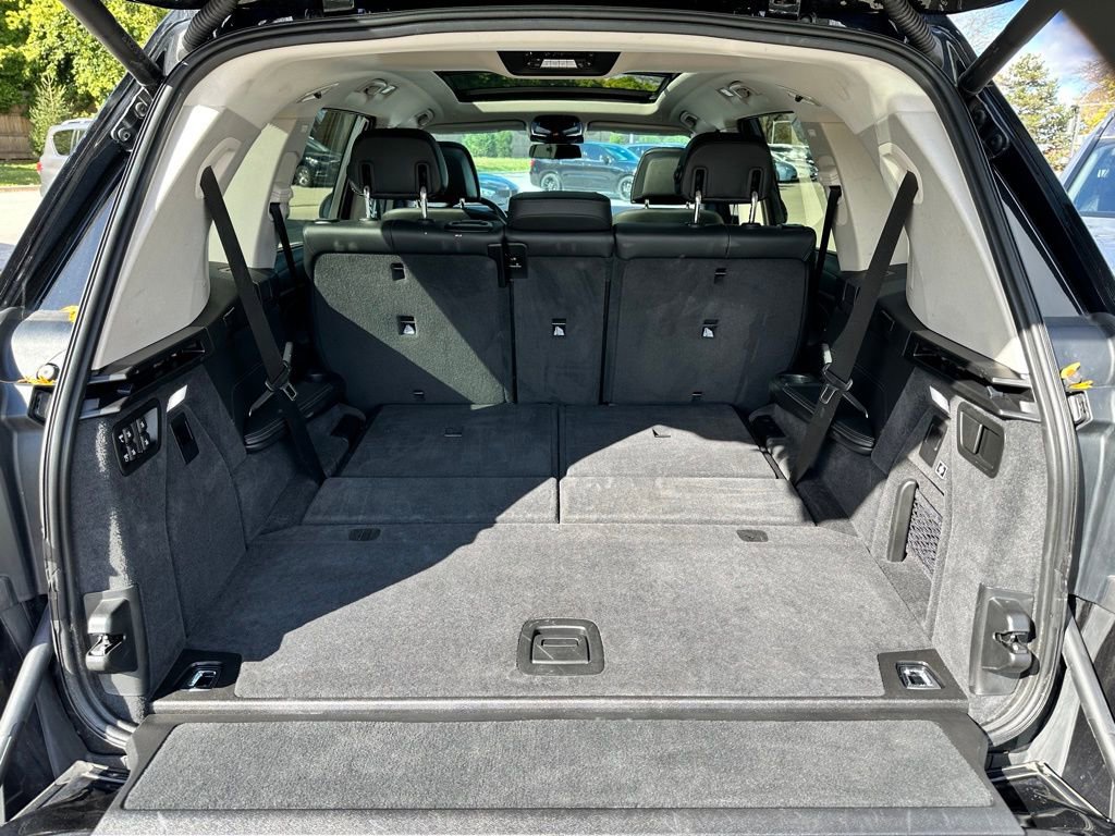 Used 2025 BMW X7 xDrive40i w/ Premium Package image 11