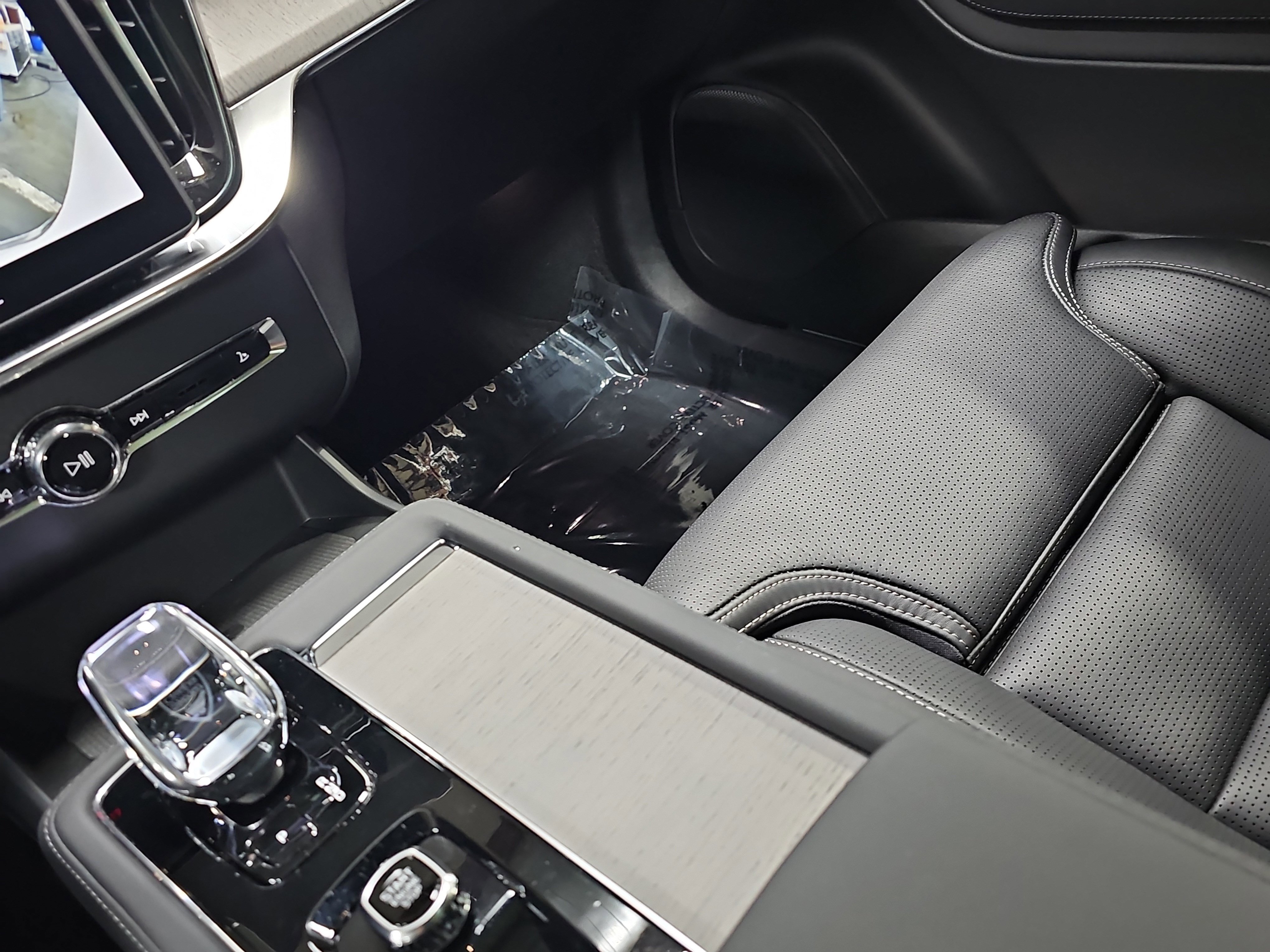 Used 2025 Volvo XC90 T8 Ultra w/ Protection Package Premier image 26