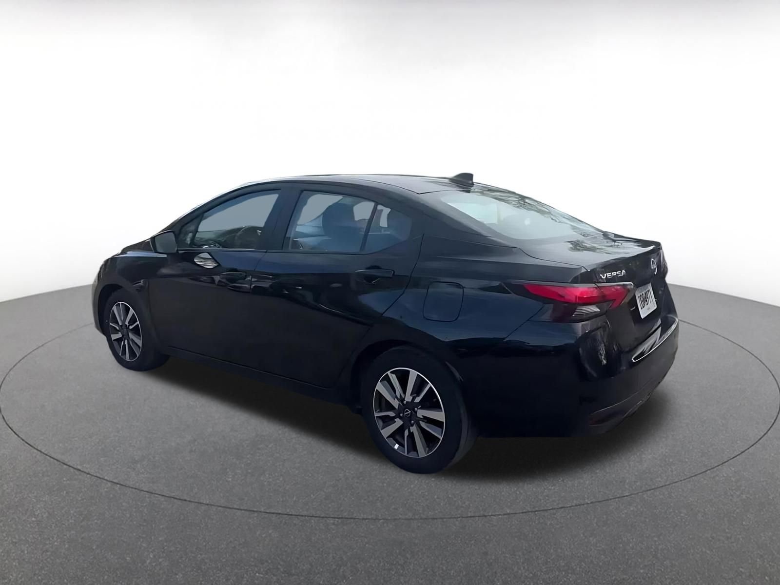 Used 2025 Nissan Versa SV FWD image 10