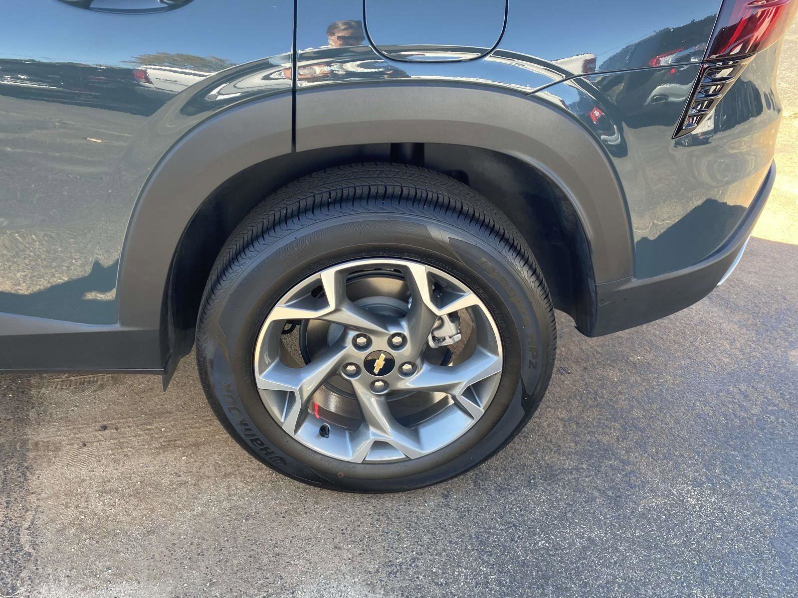 Used 2025 Chevrolet Trax LT image 24