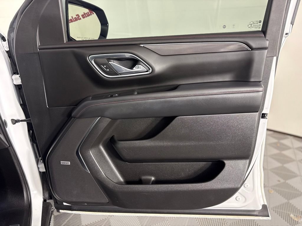 Used 2023 Chevrolet Suburban RST w/ Luxury Package RWD image 38