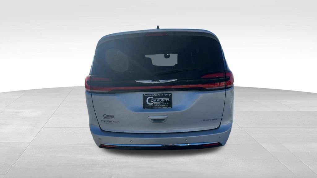 Used 2024 Chrysler Pacifica Limited image 7