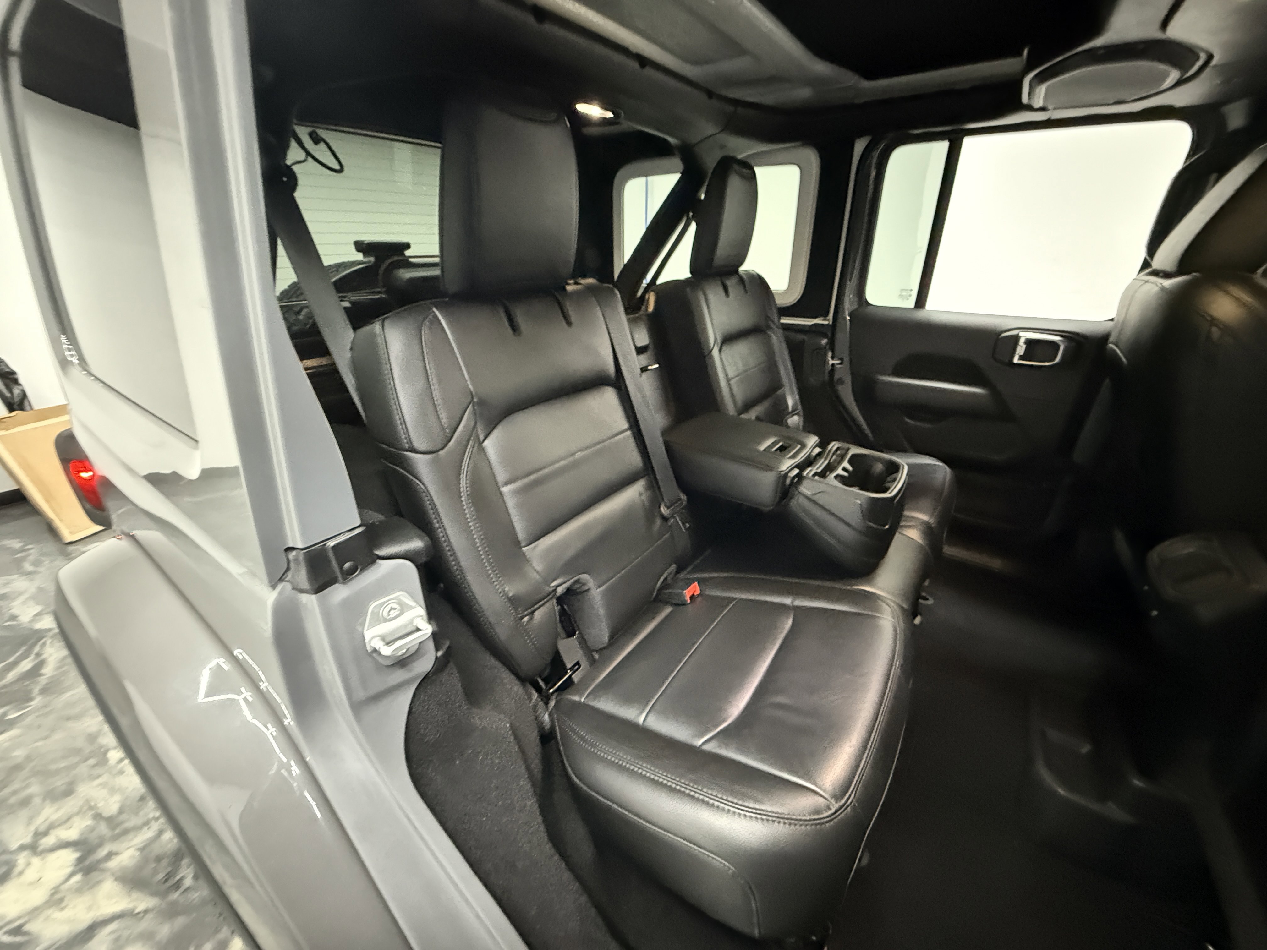 Used 2021 Jeep Wrangler Unlimited Sahara image 23