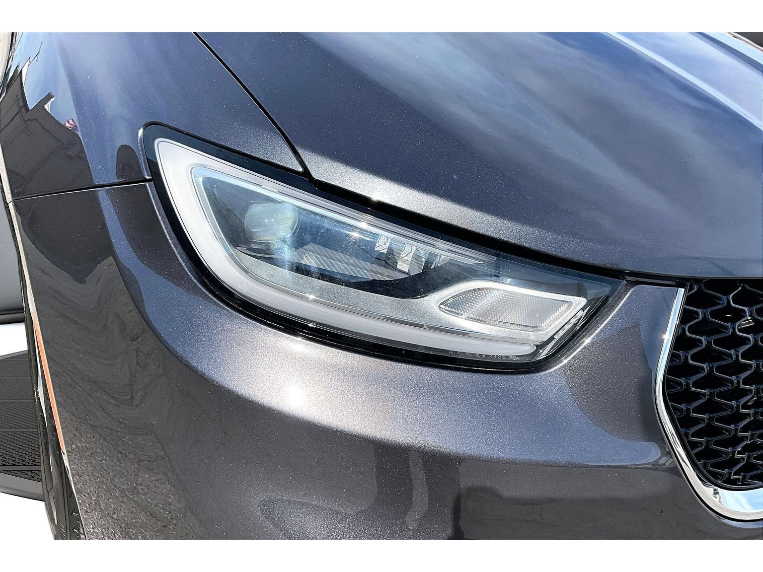 Used 2022 Chrysler Pacifica Limited FWD image 54