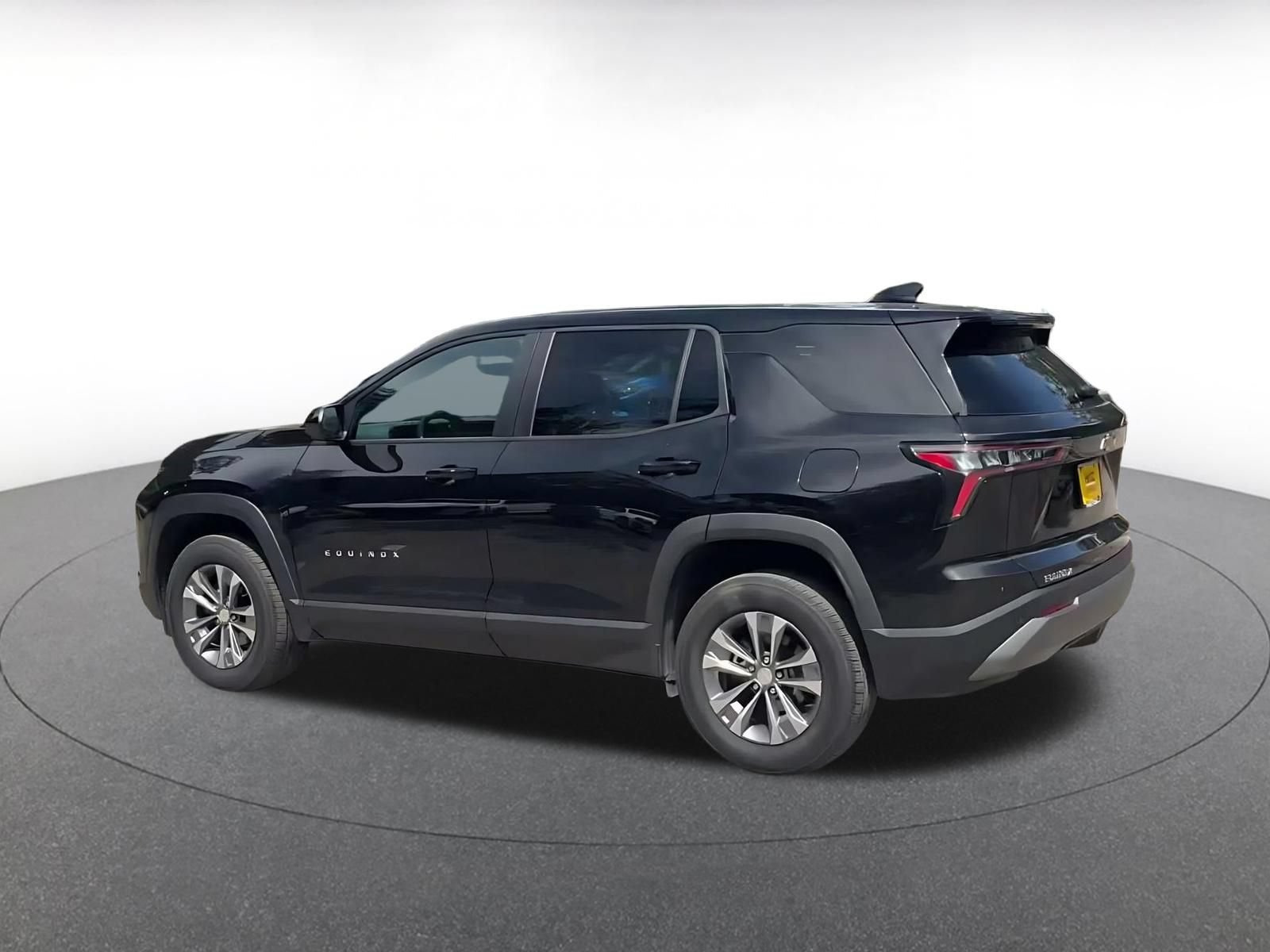 Used 2025 Chevrolet Equinox LT FWD image 9