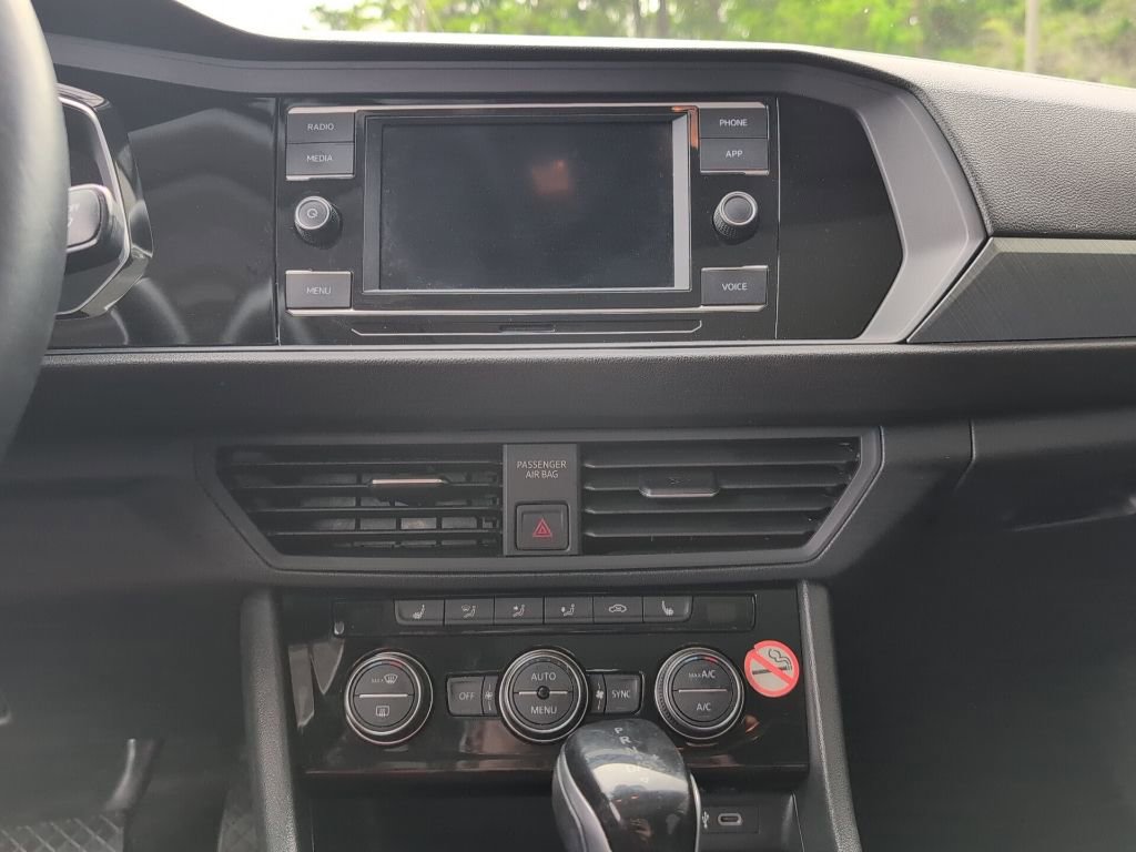 Used 2024 Volkswagen Jetta SE image 10