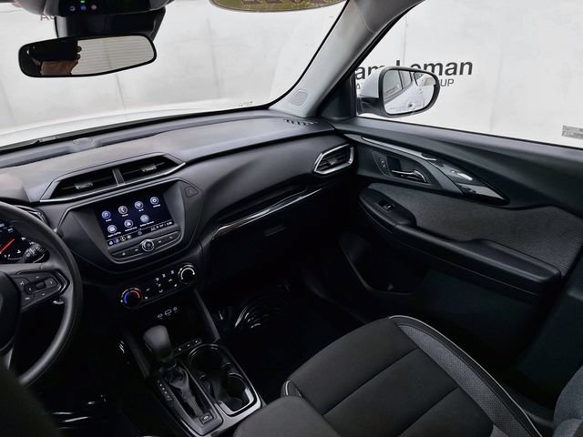 Used 2022 Chevrolet TrailBlazer LT w/ LPO, Blackout Package FWD image 22