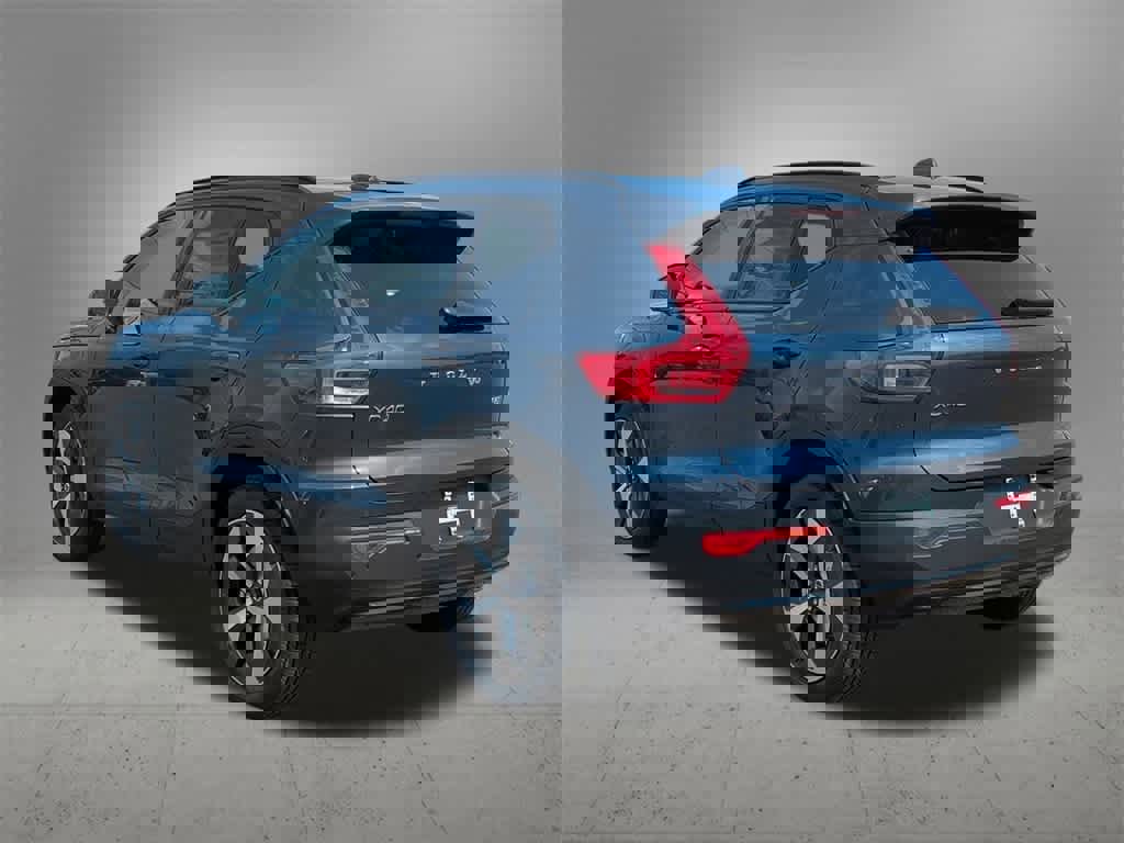New 2026 Volvo XC40 B5 Core w/ Protection Package Premier image 4