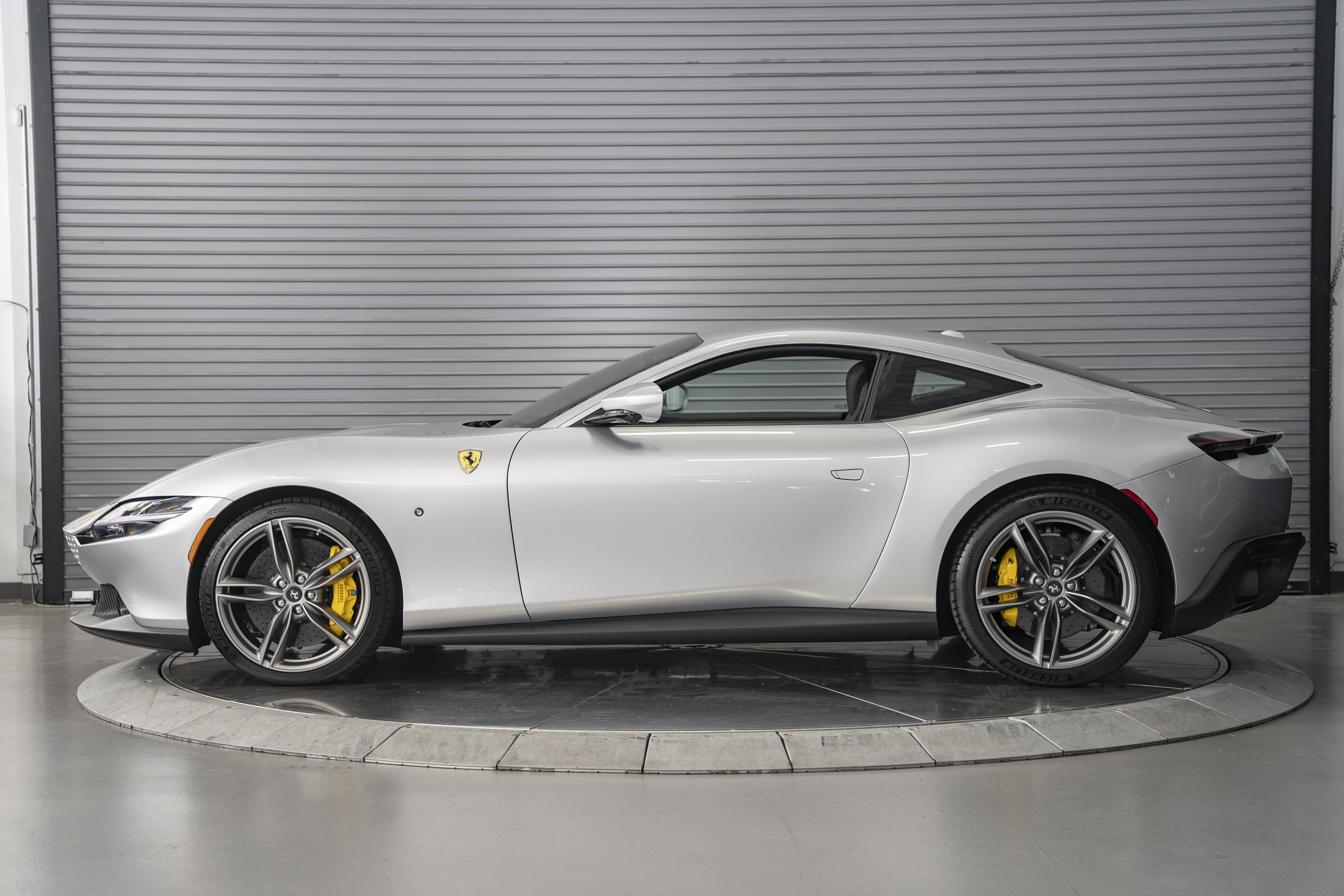 Used 2021 Ferrari Roma RWD image 2